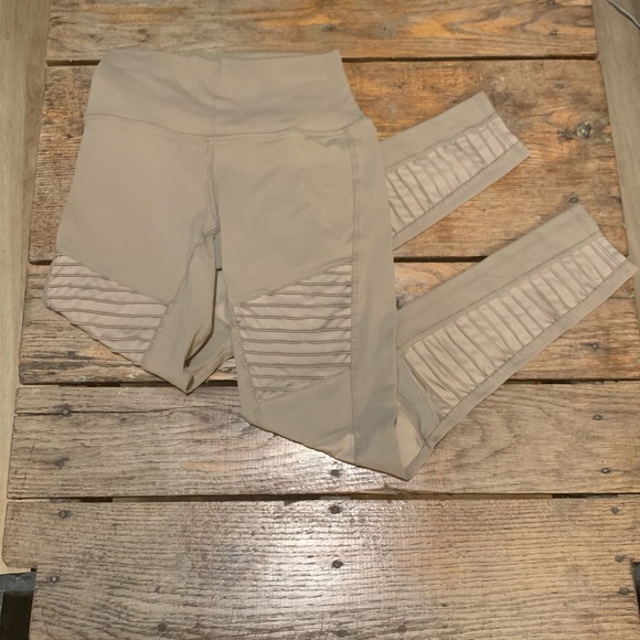 ALO Yoga High-Waist Moto Legging Gravel Medium - Picture 5 of 9